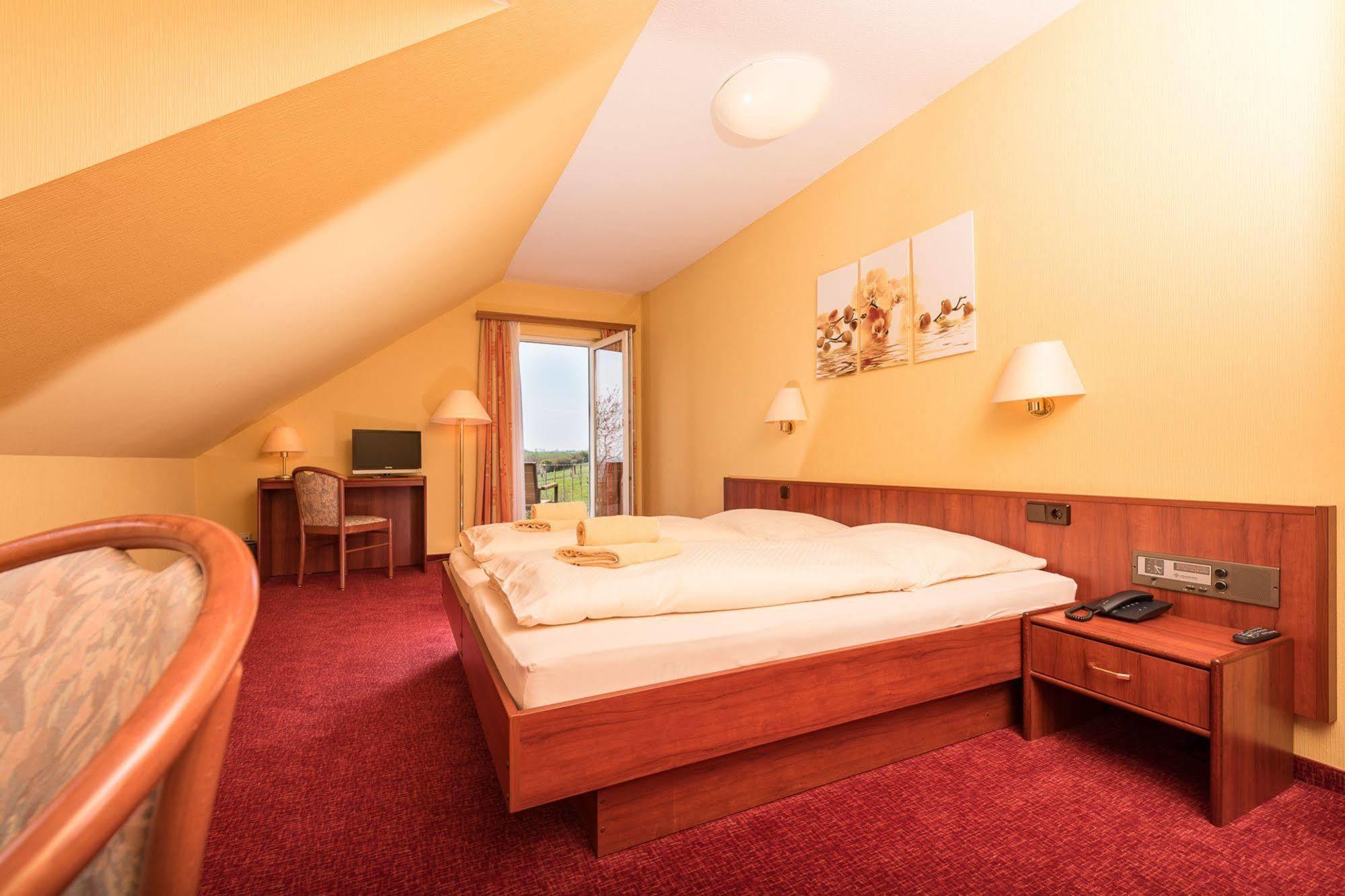 Berghotel Wilhelmsburg Bad Kosen Exterior photo